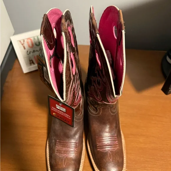 Brand new Ariat women’s Brown and Pink Western Boots - Picture 4 of 4